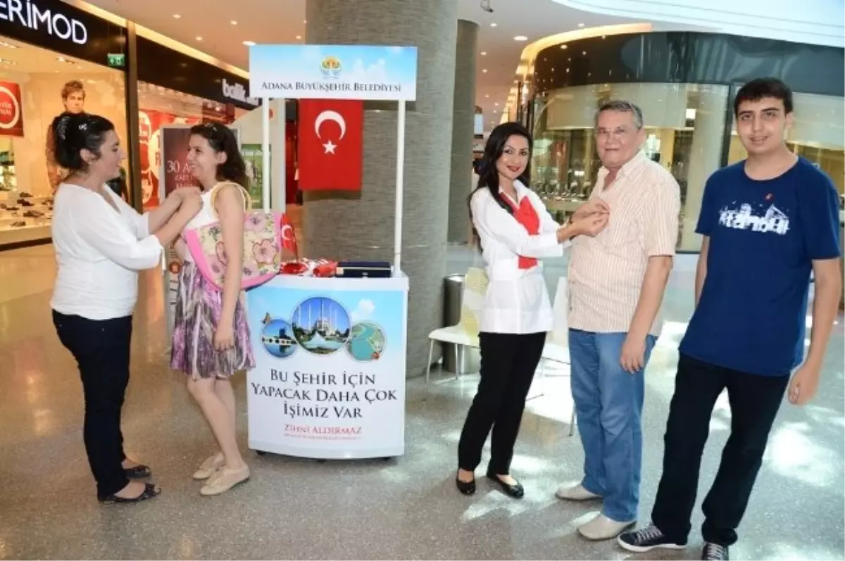 Büyükşehir\'den Adanalı\'ya Ay-Yıldızlı Rozet