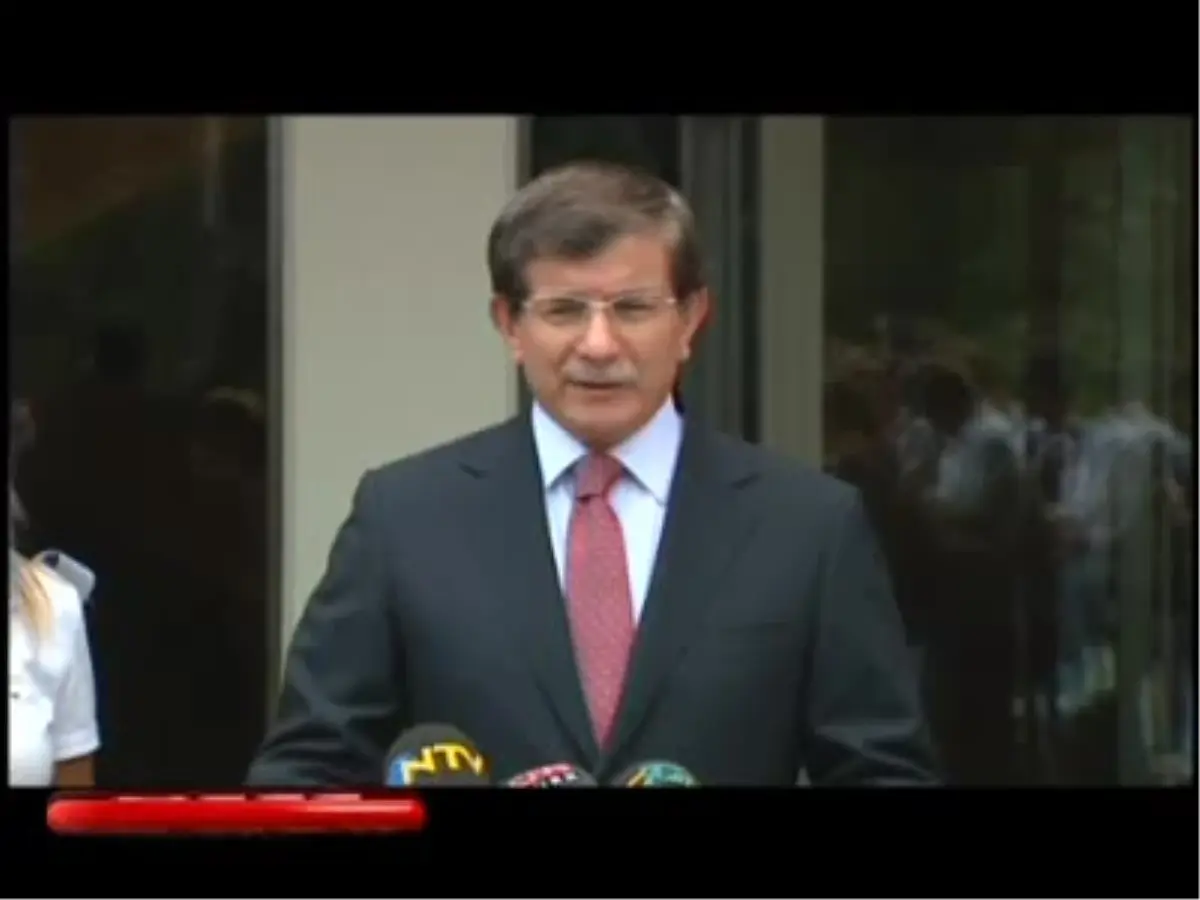 Davutoğlu, \'Kimyasal Saldırının Sorumlusu Suriye Rejimi\'