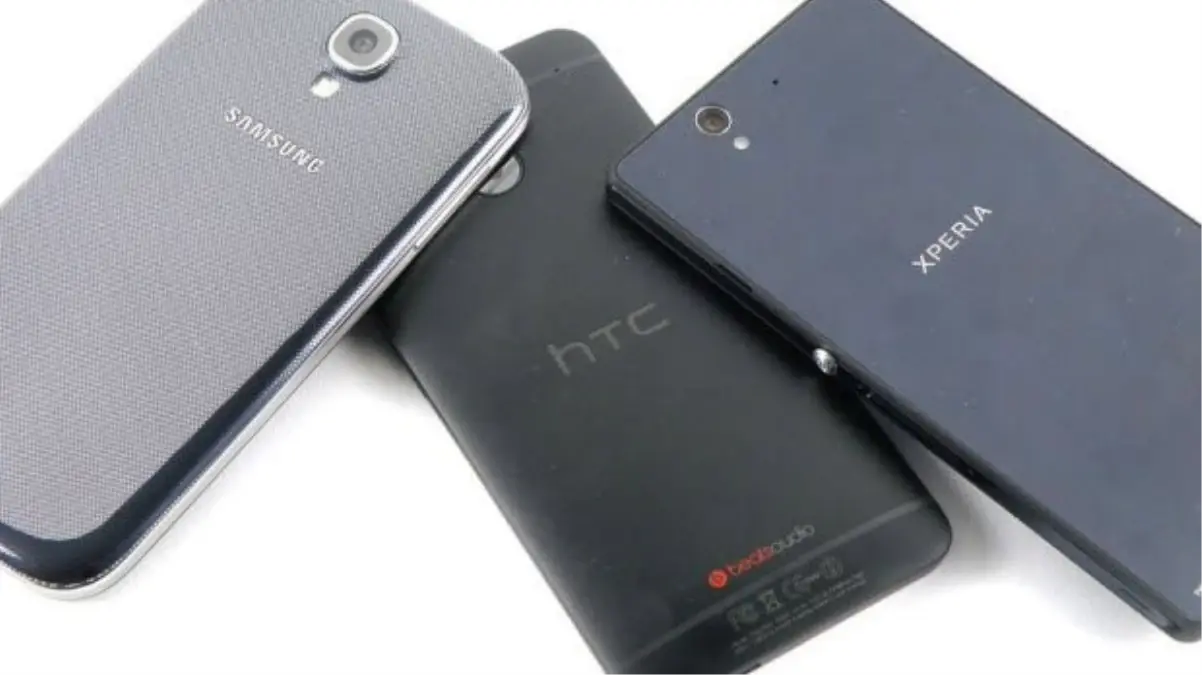 HTC One vs. S4 vs. Xperia Z!