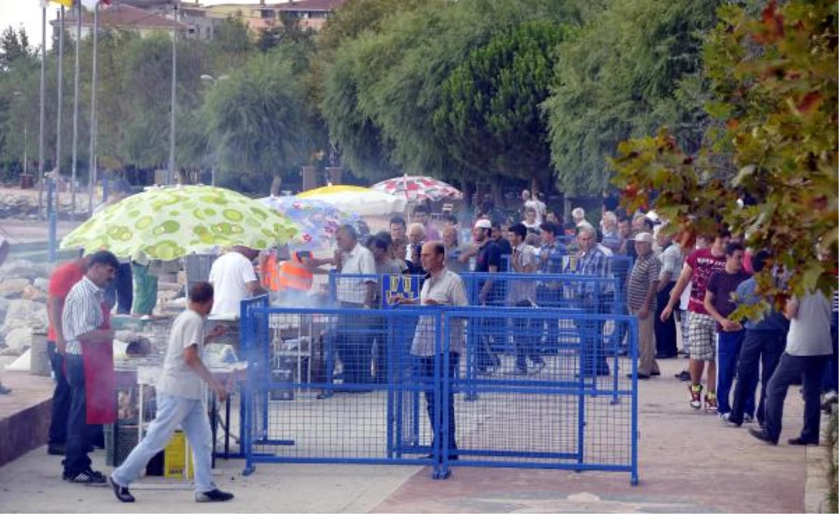 Karamürsel Ereğli\'deki Balık Festivali\'nde 6 Bin Kişiye Balık- Ekmek Ziyafeti