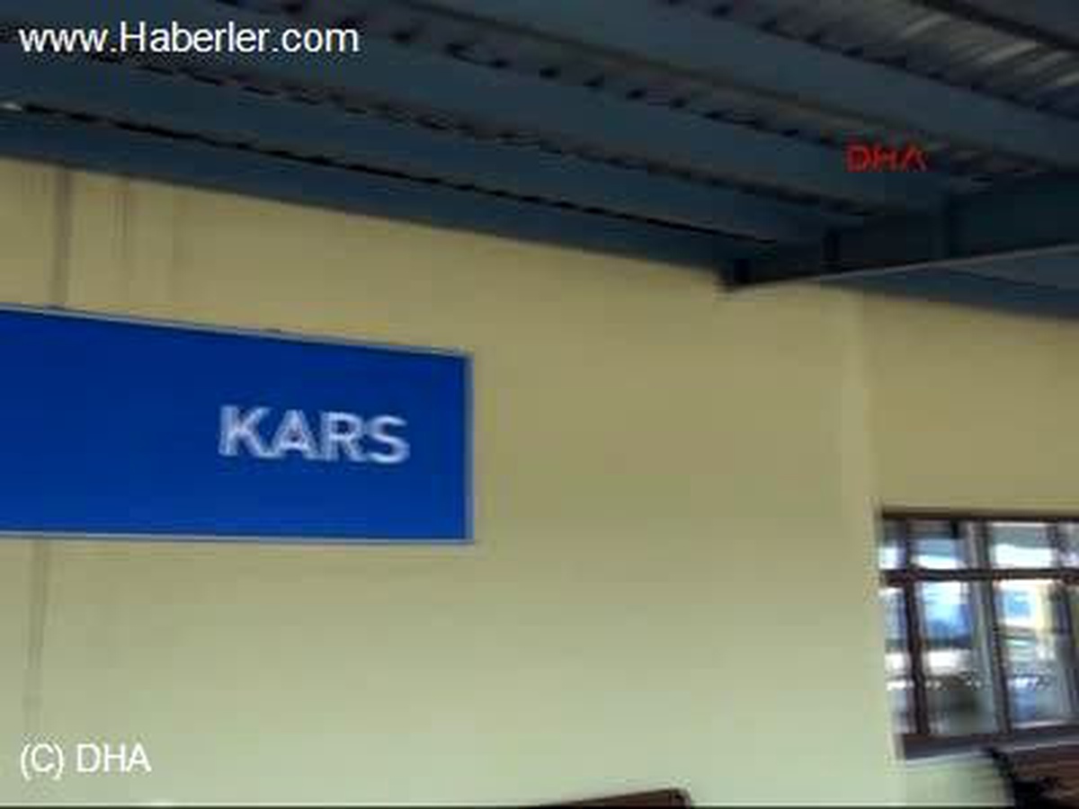 Kars Garı\'nın Rayları 62 Yıl Sonra Yenileniyor