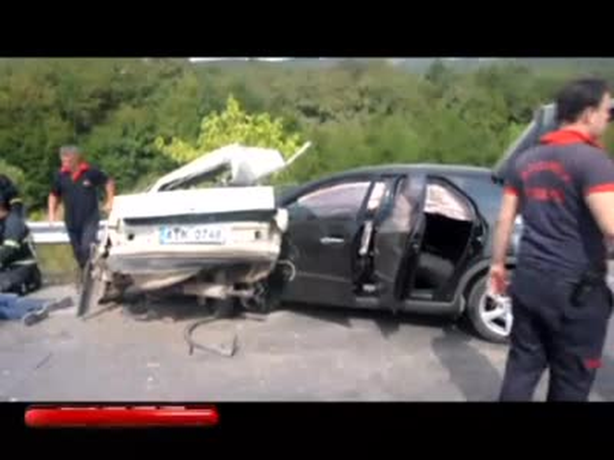 Kocaeli\'nde Feci Trafik Kazası, 2 Ölü 2 Yaralı