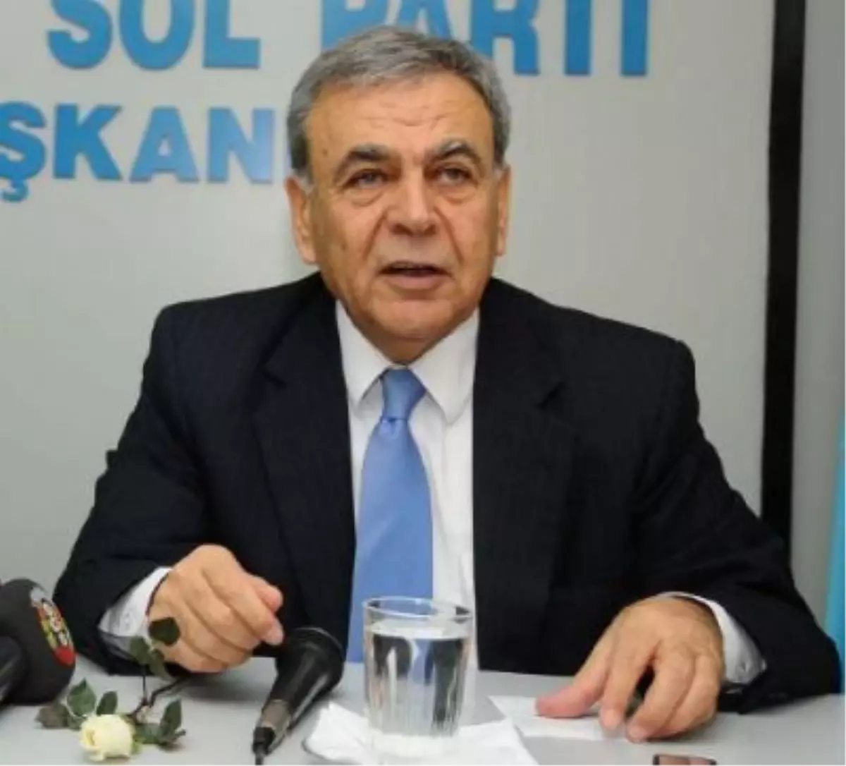 Kocaoğlu\'ndan İEF Açılışı Krizi Değerlendirmesi