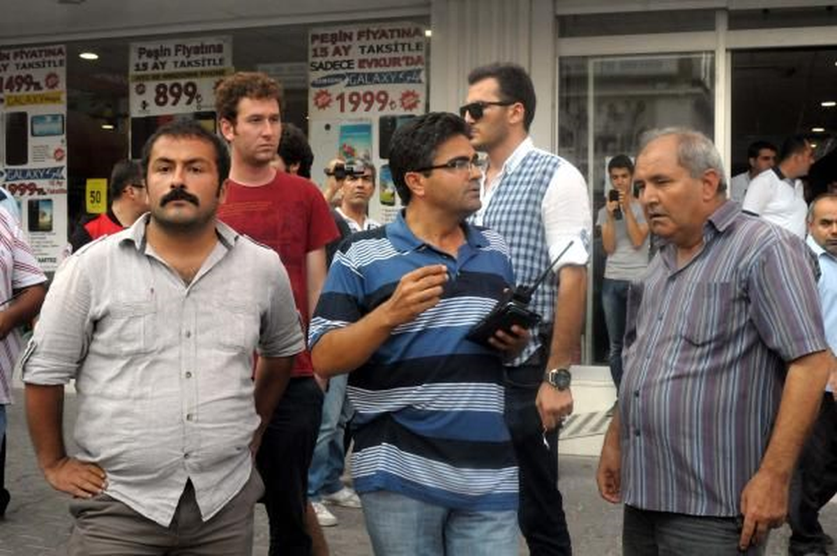 Mersin\'de Bildiri Dağıtan 15 Kişi Gözaltına Alındı