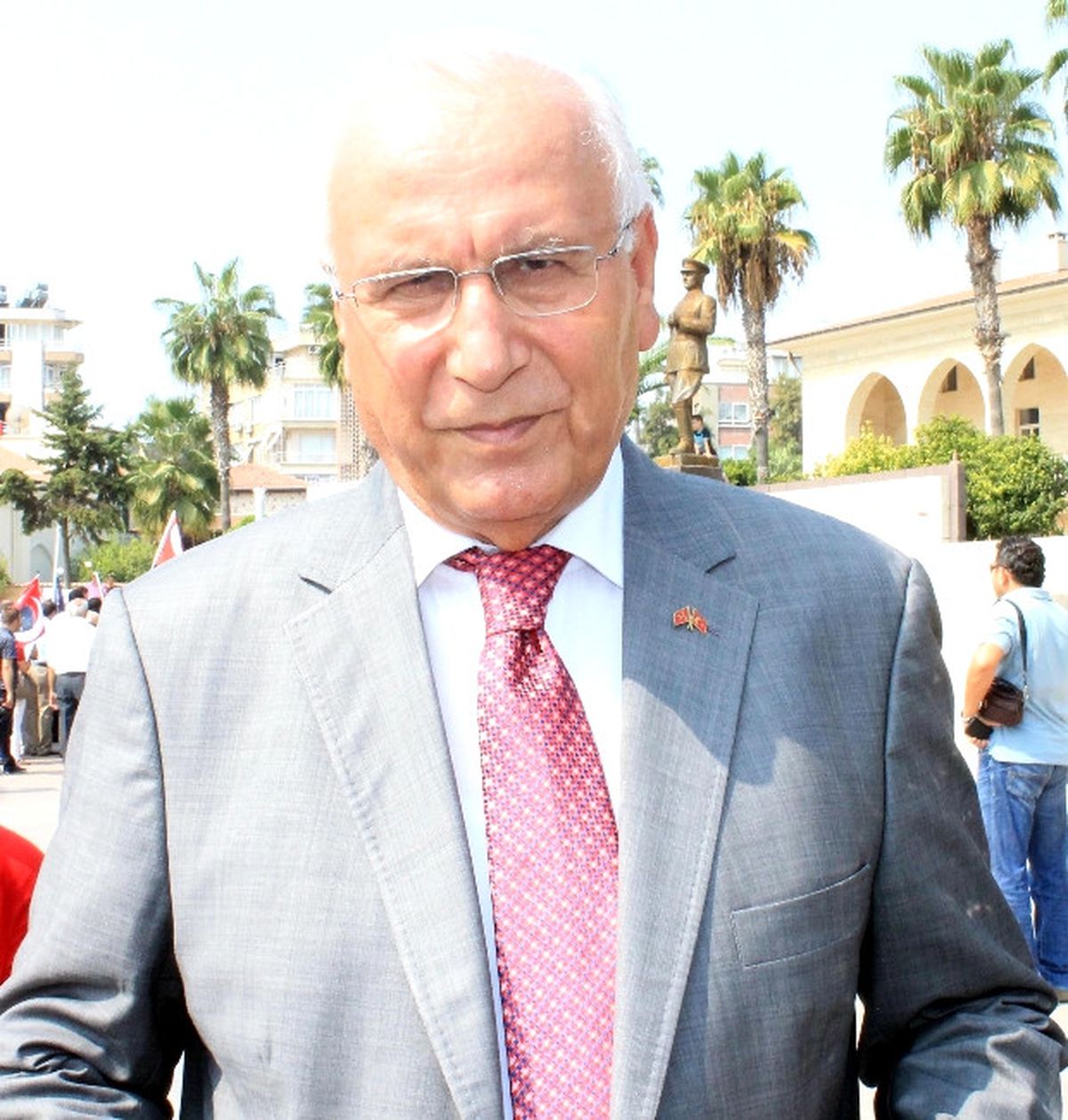 MHP\'li Şandır: "Suriye\'de Akan Bu Kan Durmalıdır"