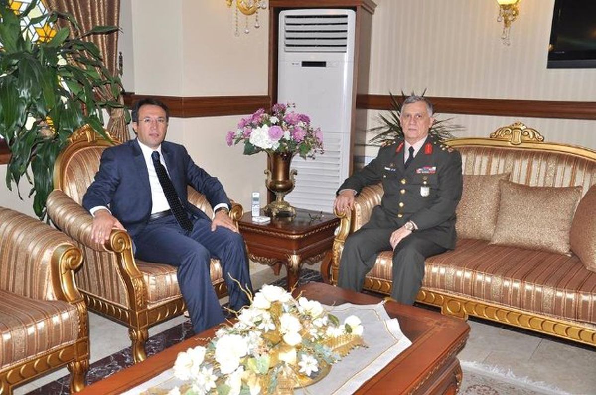 Orgeneral Dündar\'dan Vali Akdemir\'e Ziyaret