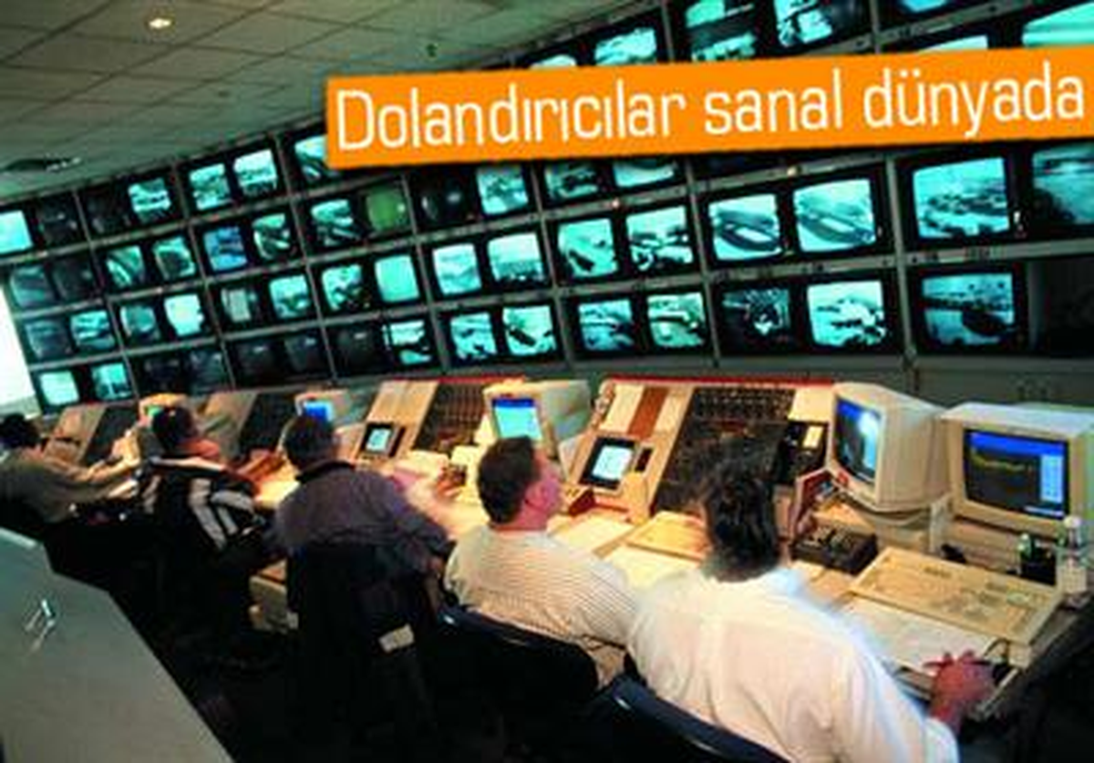 Polis, Dolandırıcı "Siber Polis"Lerin Peşinde