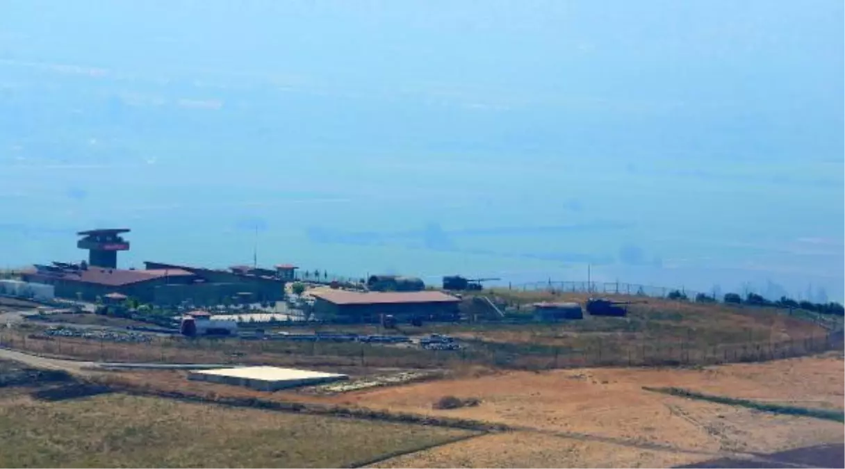 Suriye Savaş Uçakları Muhalifleri Bombalıyor