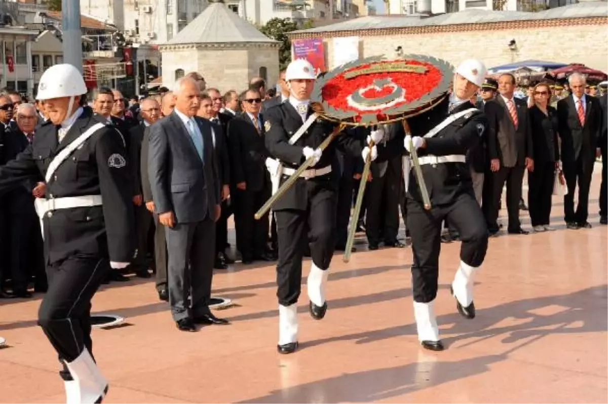 Taksim\'de 30 Ağustos Töreni