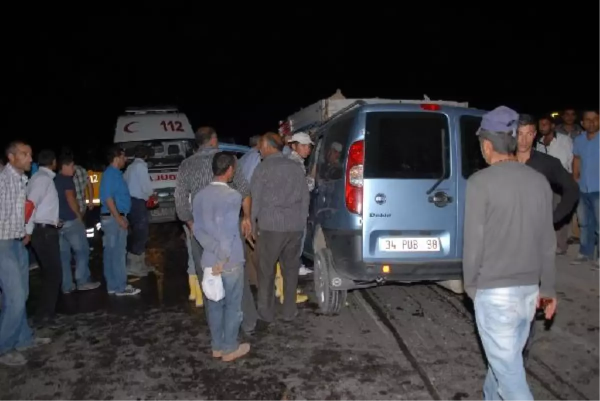 Trafik Kazasına Geç Müdahale İddiası Yol Kapattırdı