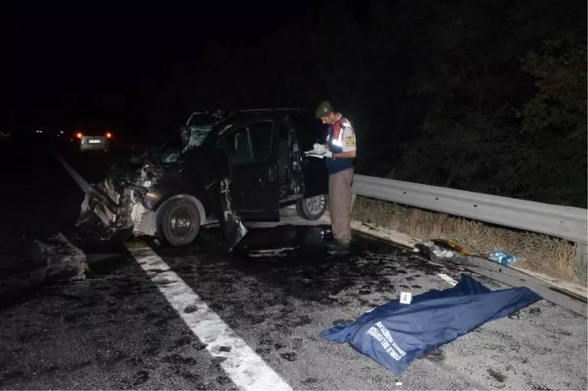 Aracıyla Önünde Giden Kamyona Çarptı, Öldü