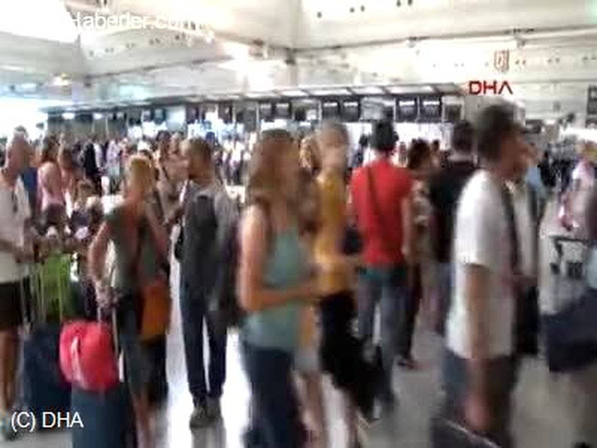 Atatürk Havalimanı\'nda Dönüş Kuyruğu