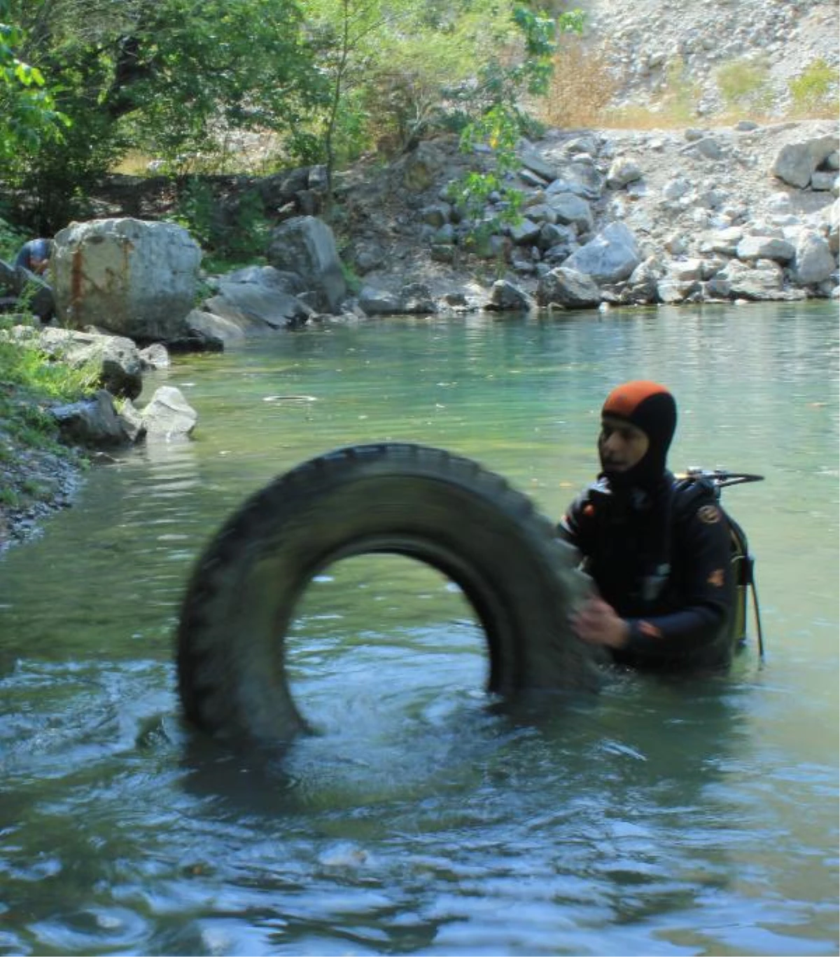 Atıklardan Temizlenen Göle Balık Bırakılacak