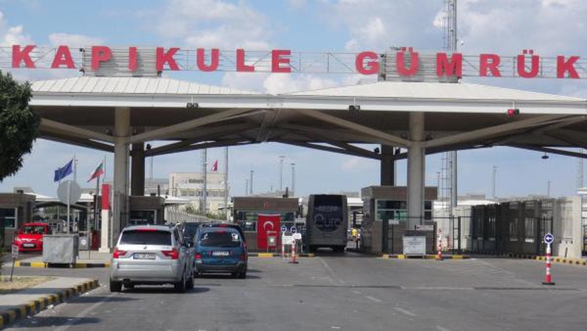 Kapıkule\'de Araç Kuyruğu Azaldı, İpsala\'da 7 Kilometre