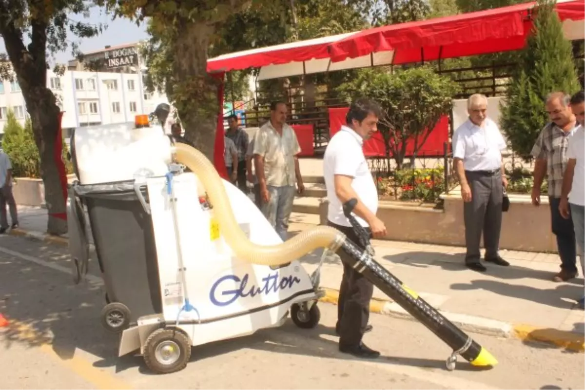 Keşan Belediyesi Yol Süpürme Makinası Aldı