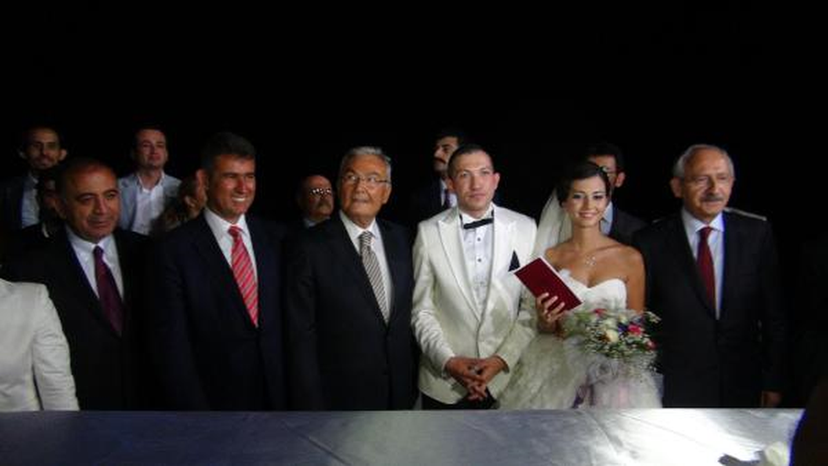 Kılıçdaroğlu ve Baykal Nikah Şahidliği Yaptı