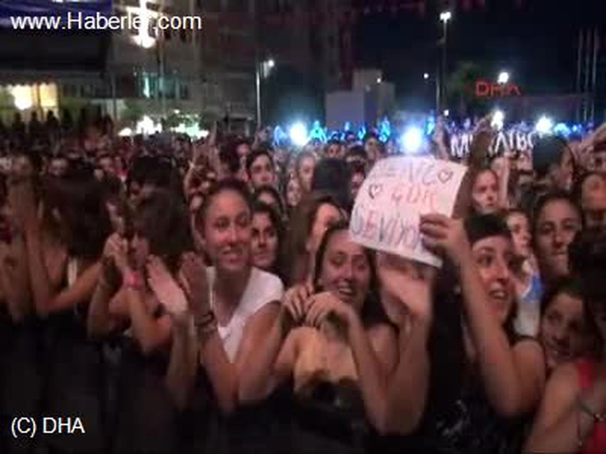 Murat Boz\'un Manisa Konserinde Biber Gazlı Müdahale