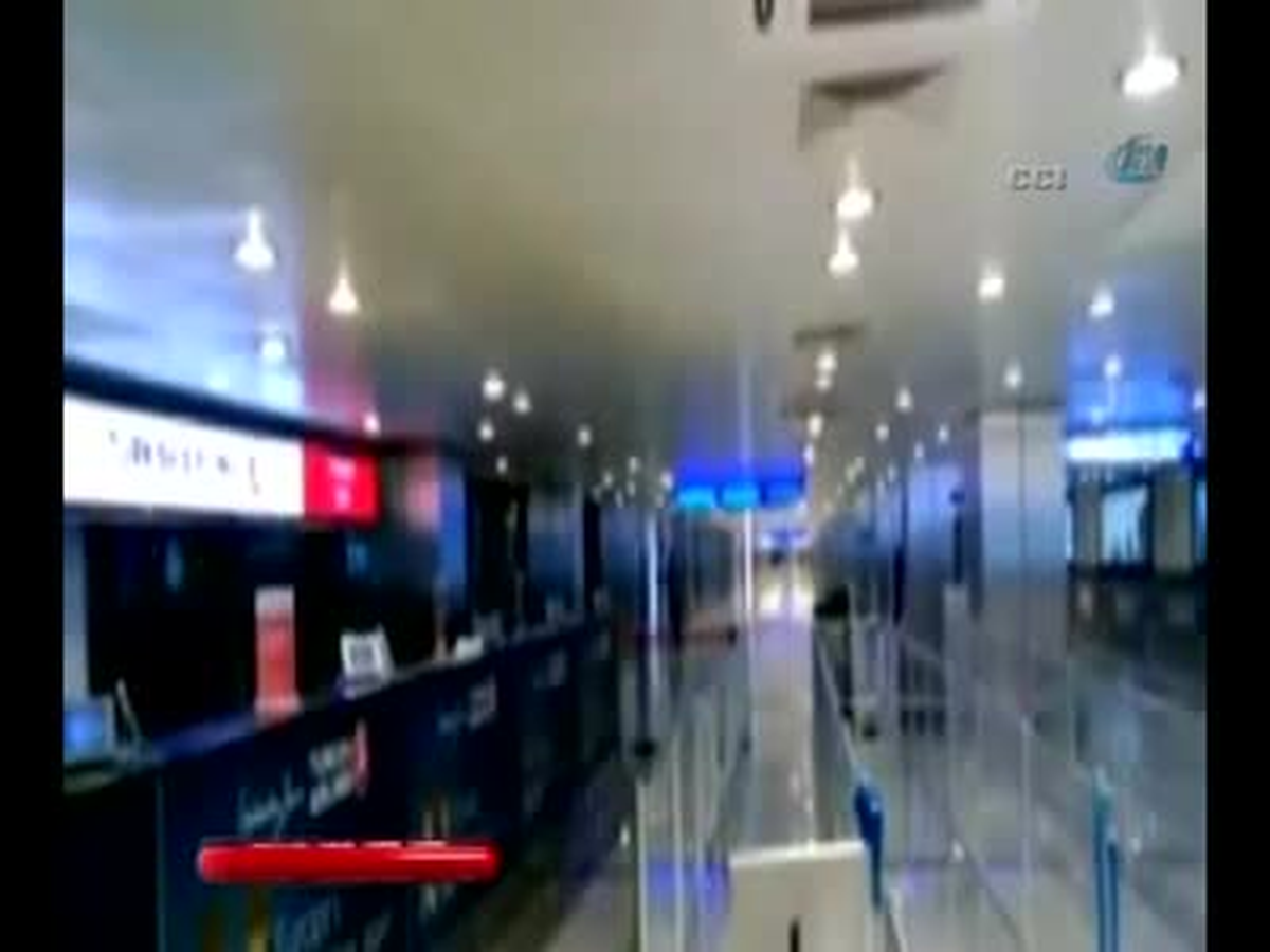 Atatürk Havalimanı\'nda Sigara Krizi Kapı Kırdırdı