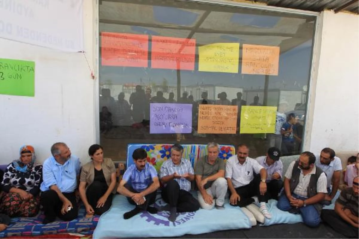 BDP Heyeti, Açlık Grevi Yapan Depremzedeleri Ziyaret Etti