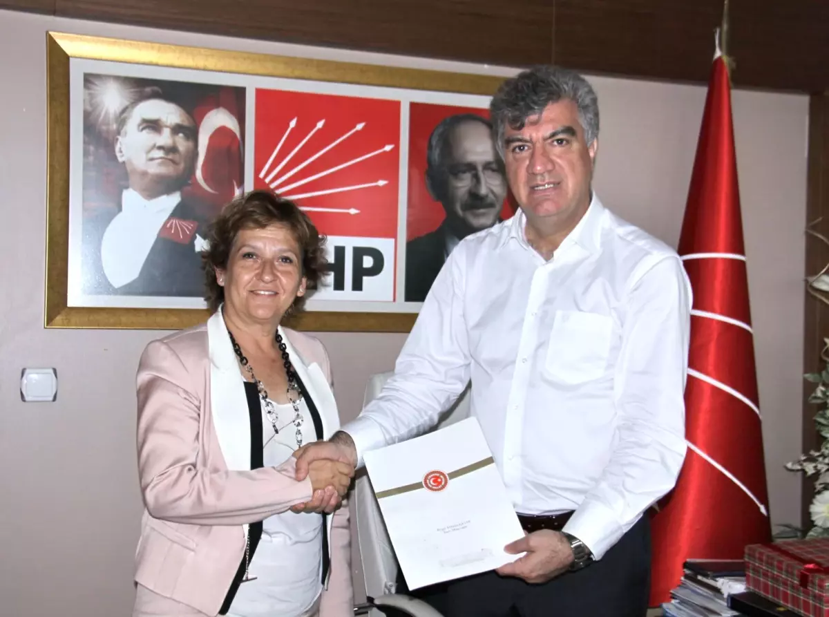 CHP İzmir\'de İki Kadın Aday Adayı Karşı Karşıya