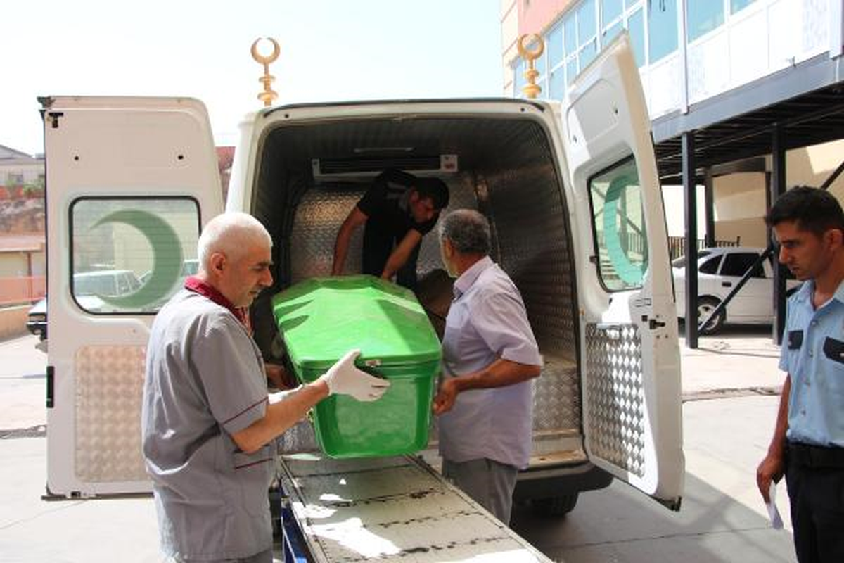 Eşi ve 2 Çocuğunu Öldürdü, Adliyede İntihara Kalkıştı