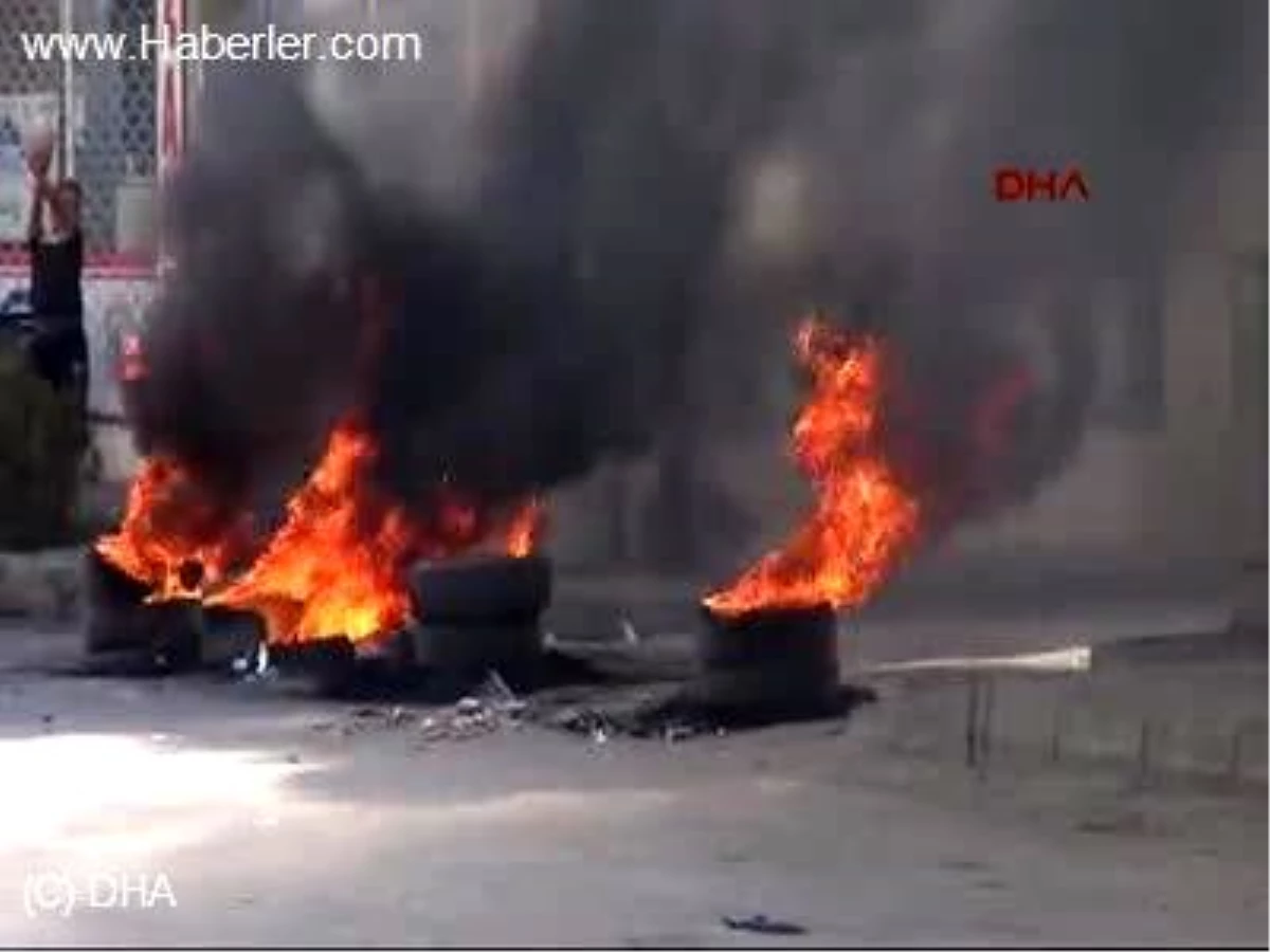 Cizre\'de Yol Kapatan Göstericilere Polis Müdahalesi