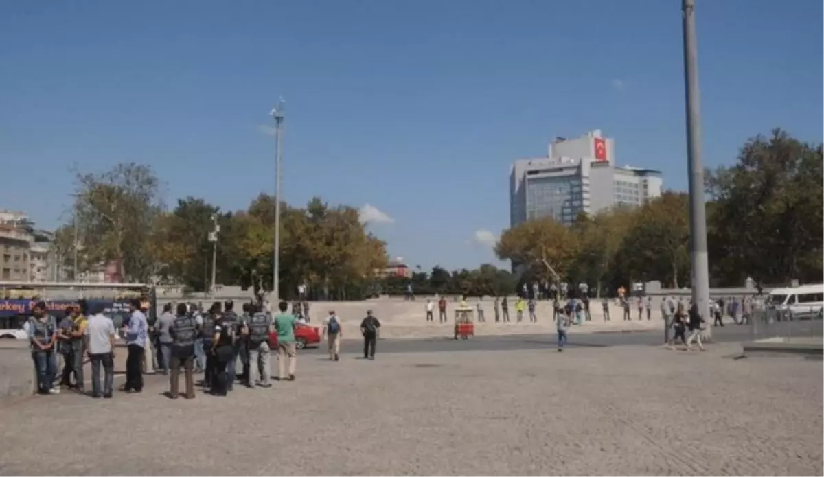 Gezi Parkı \'Barış Günü Eylemleri\' Nedeniyle Kapatıldı