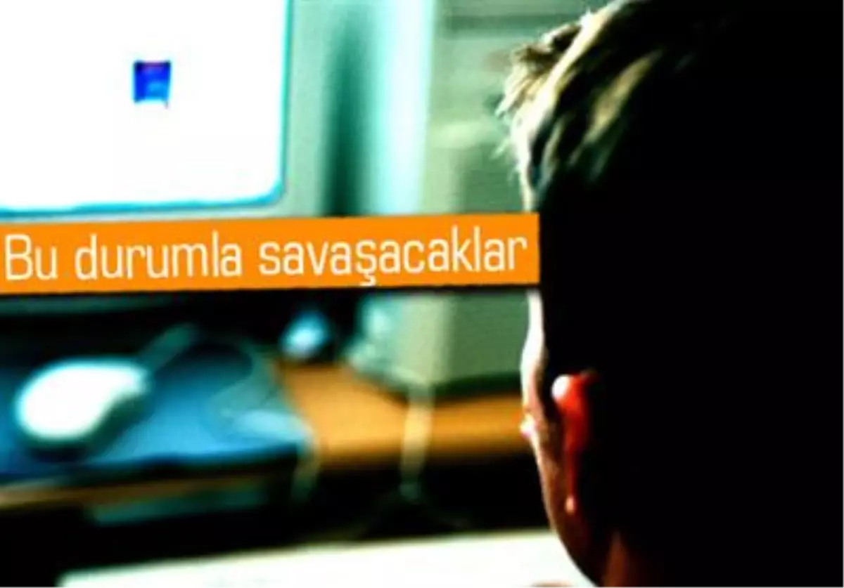 Japonya\'da 518 Bin Öğrenci Patolojik İnternet Bağımlısı