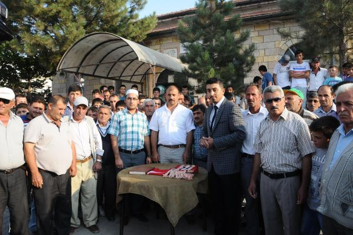 Nevşehirli Uzay Yolcusuna, Köylülerinden Kuran ve Bayrak