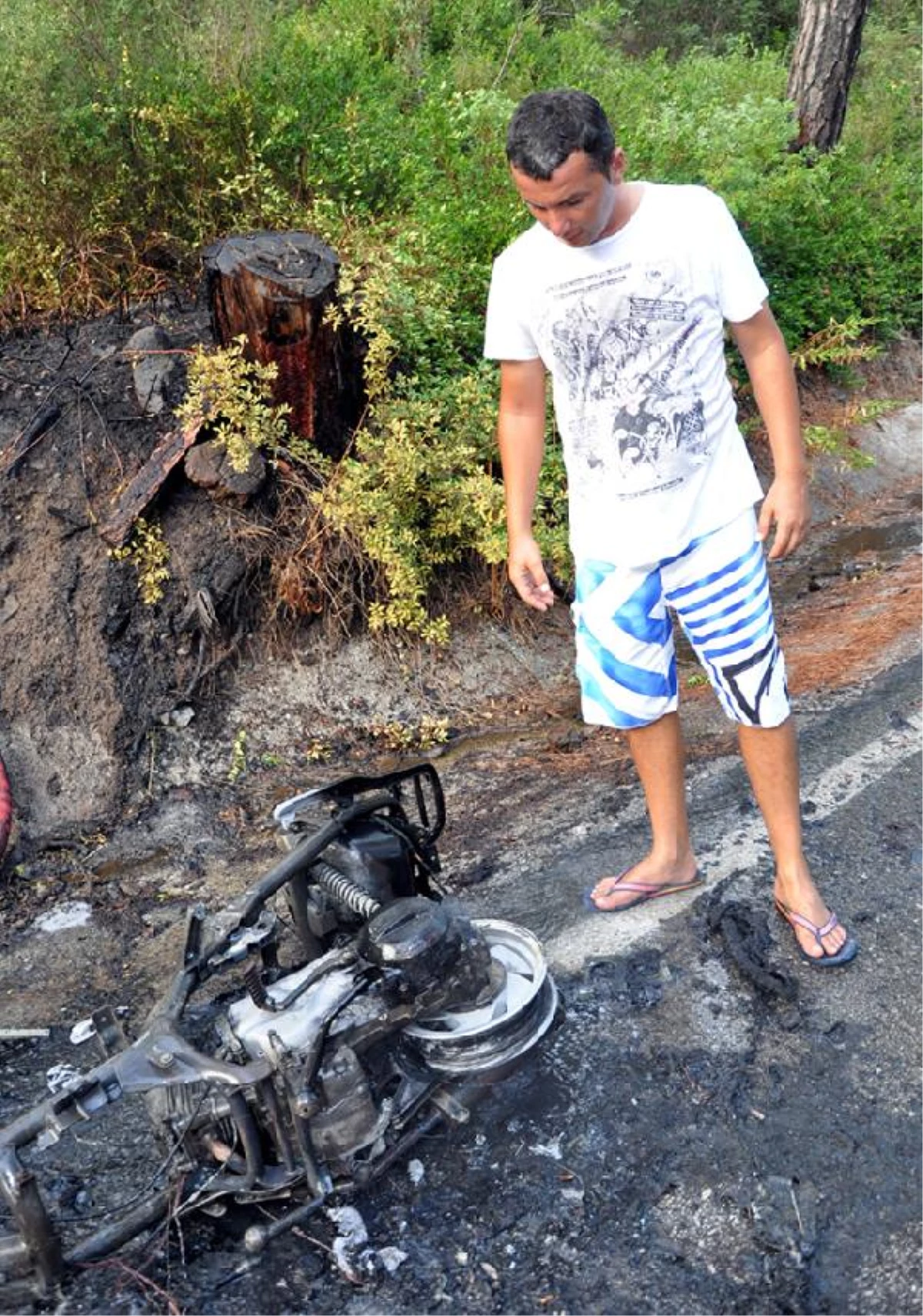 Seyir Halindeki Motosiklet Yandı, Sürücü Canını Zor Kurtardı