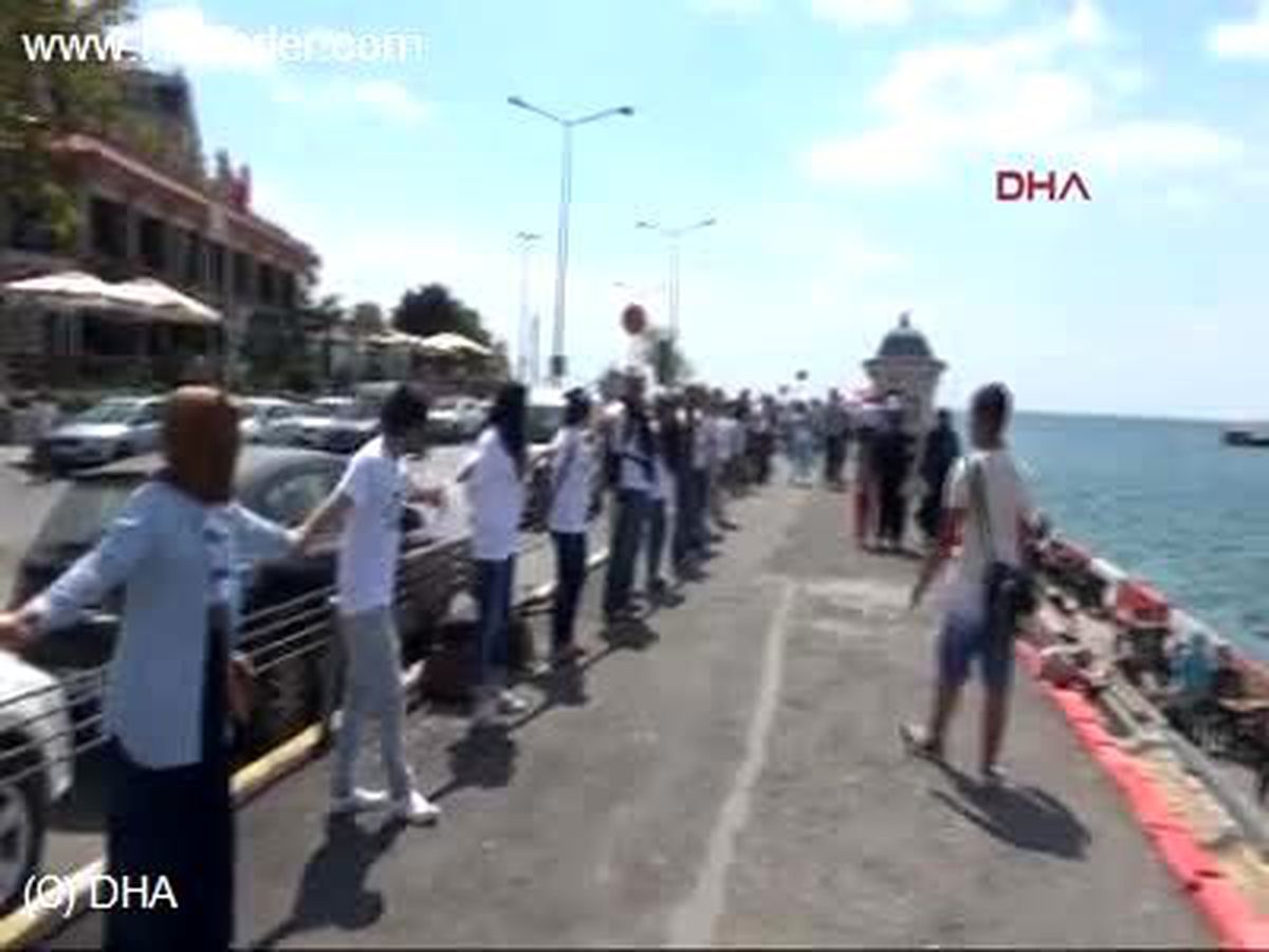 Üsküdar Sahilinde Barış İçin El Ele Verdiler