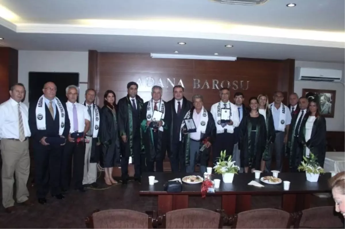 Adana Barosu\'nda 35. Yıl Plaket Töreni