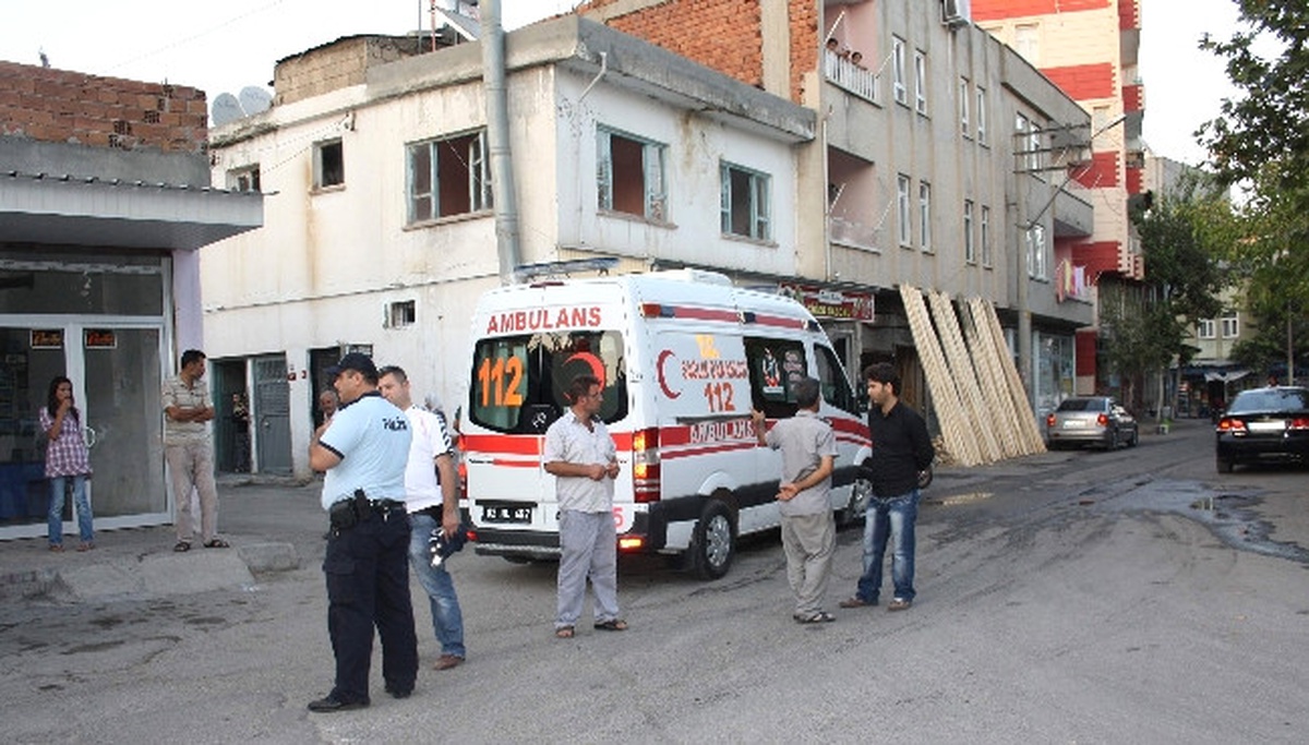 Adıyaman\'da Otomobil Yayaya Çarpıp Kaçtı