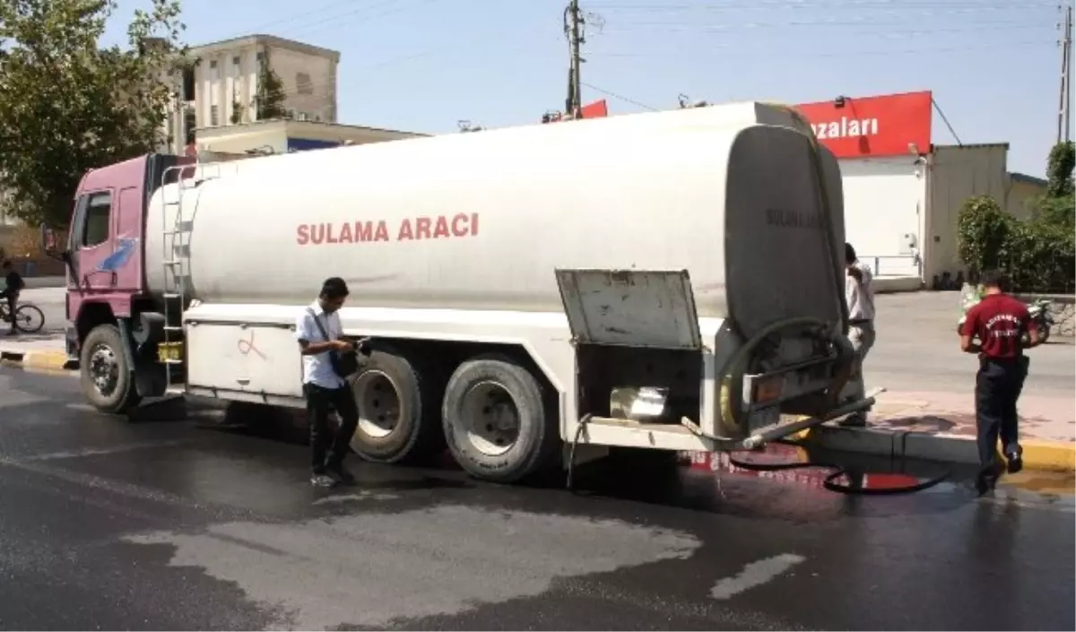 Ağaçları Sulayan Su Tankeri Alev Aldı