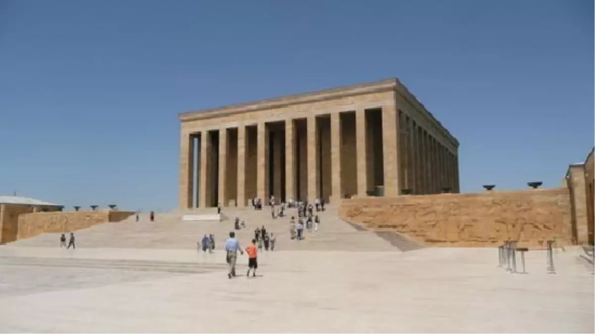 Ağustos\'ta Anıtkabir\'i 376 Bin Kişi Ziyaret Etti