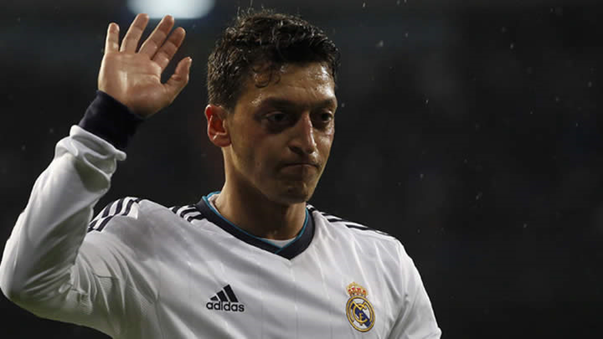 Arsenal Kulübü, Mesut Özil Transferini Doğruladı