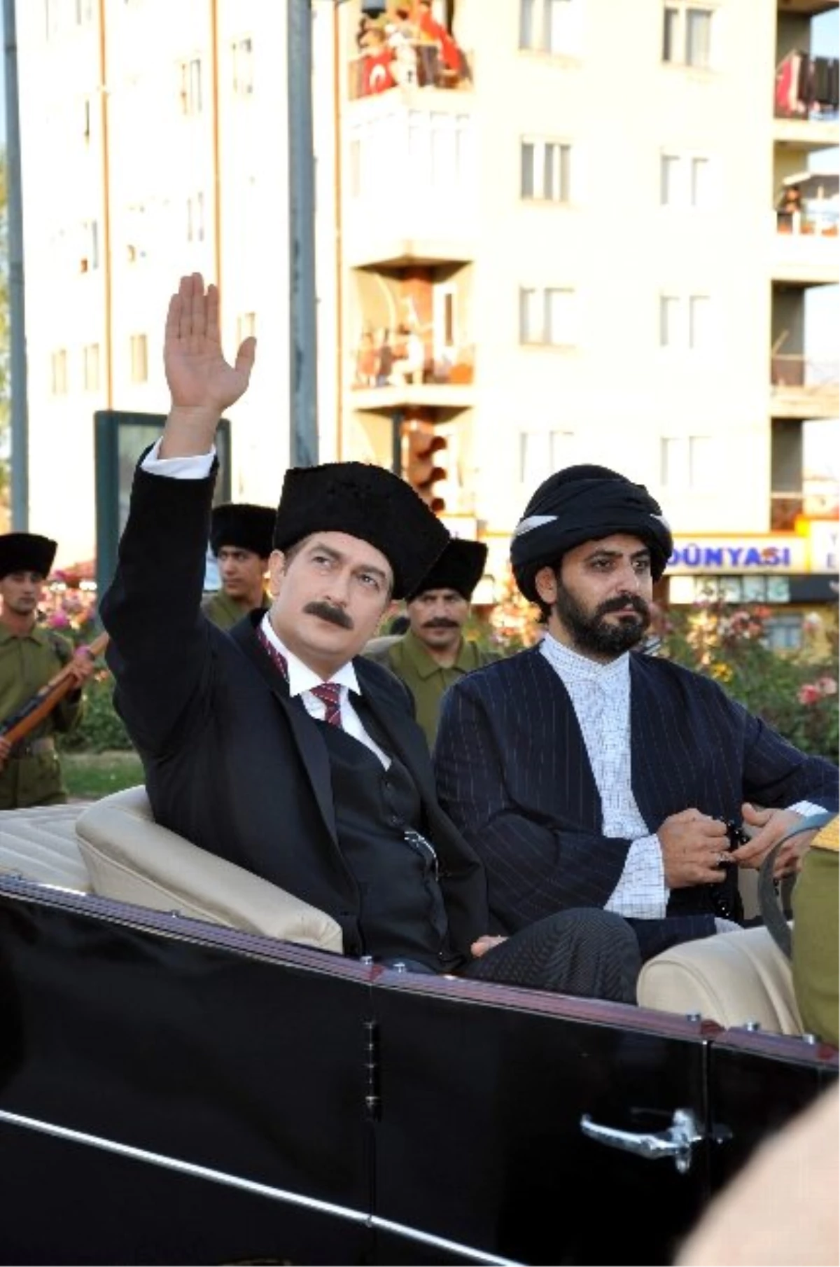 Atatürk\'ün Sivas\'a Gelişi Temsili Olarak Canlandırıldı
