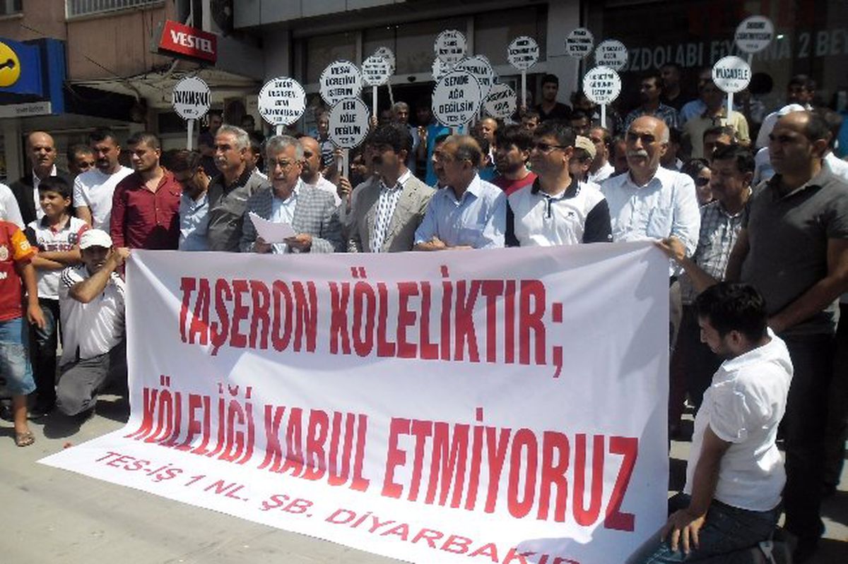 Batman\'da Maaşlarını Alamayan Taşeron İşçileri Eylem Yaptı