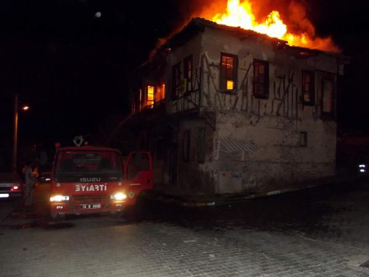 Bursa\'da Tarihi Binada Yangın