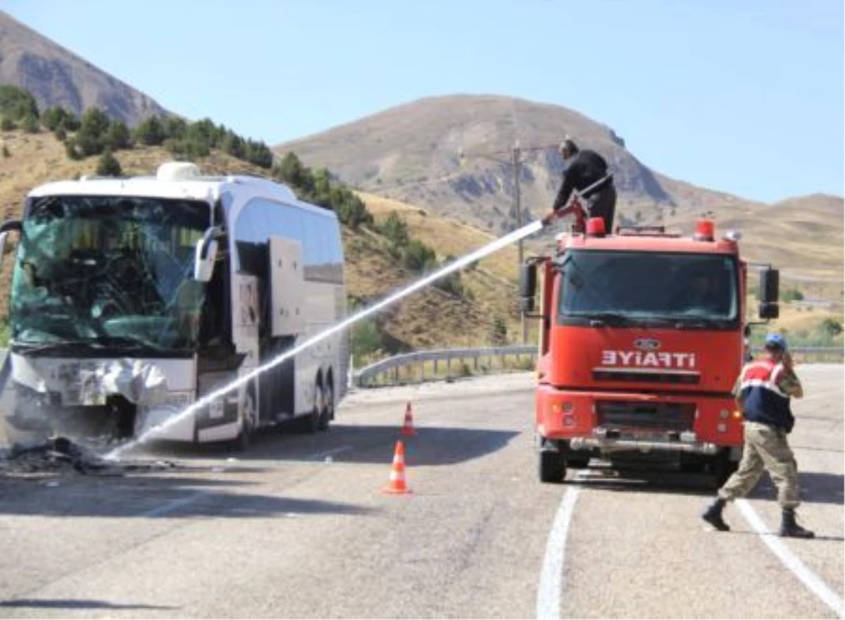 Erzincan\'da Trafik Kazası: 5 Ölü, 2 Yaralı
