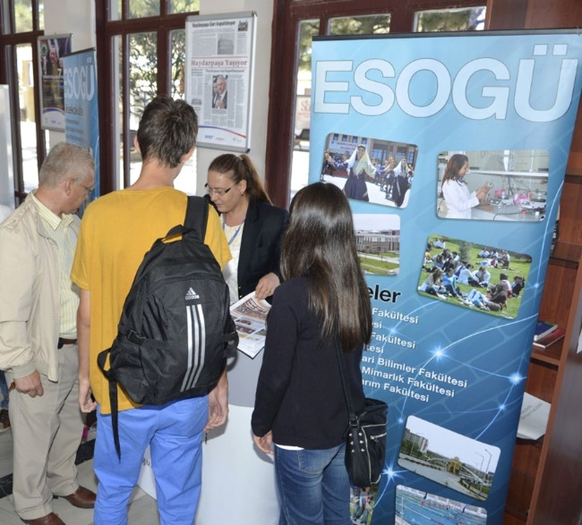 Esogü\'den Otogar ve Tren Garında Kayıt Danışma Masaları