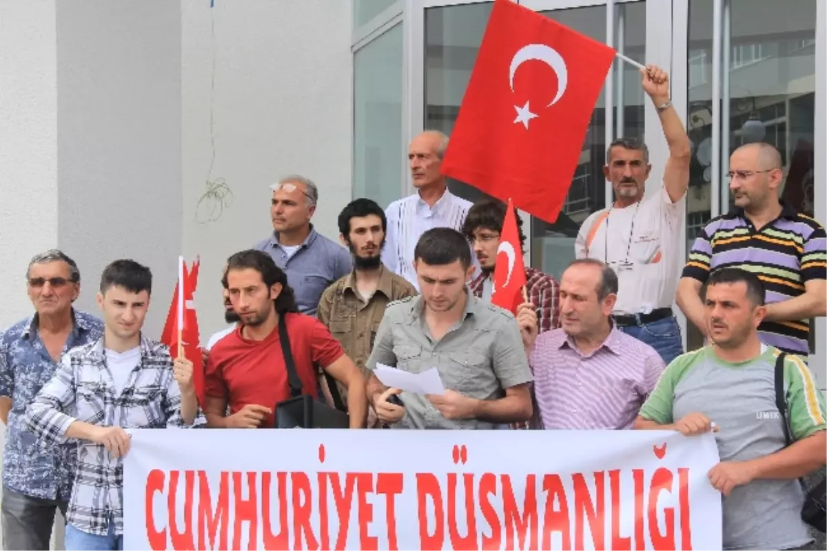 İşçi Partisi\'nden \'T.c\' Protestosu