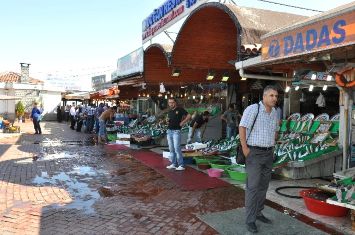 Karadeniz\'deki Kötü Hava Balık Tezgahlarını Boş Bıraktı