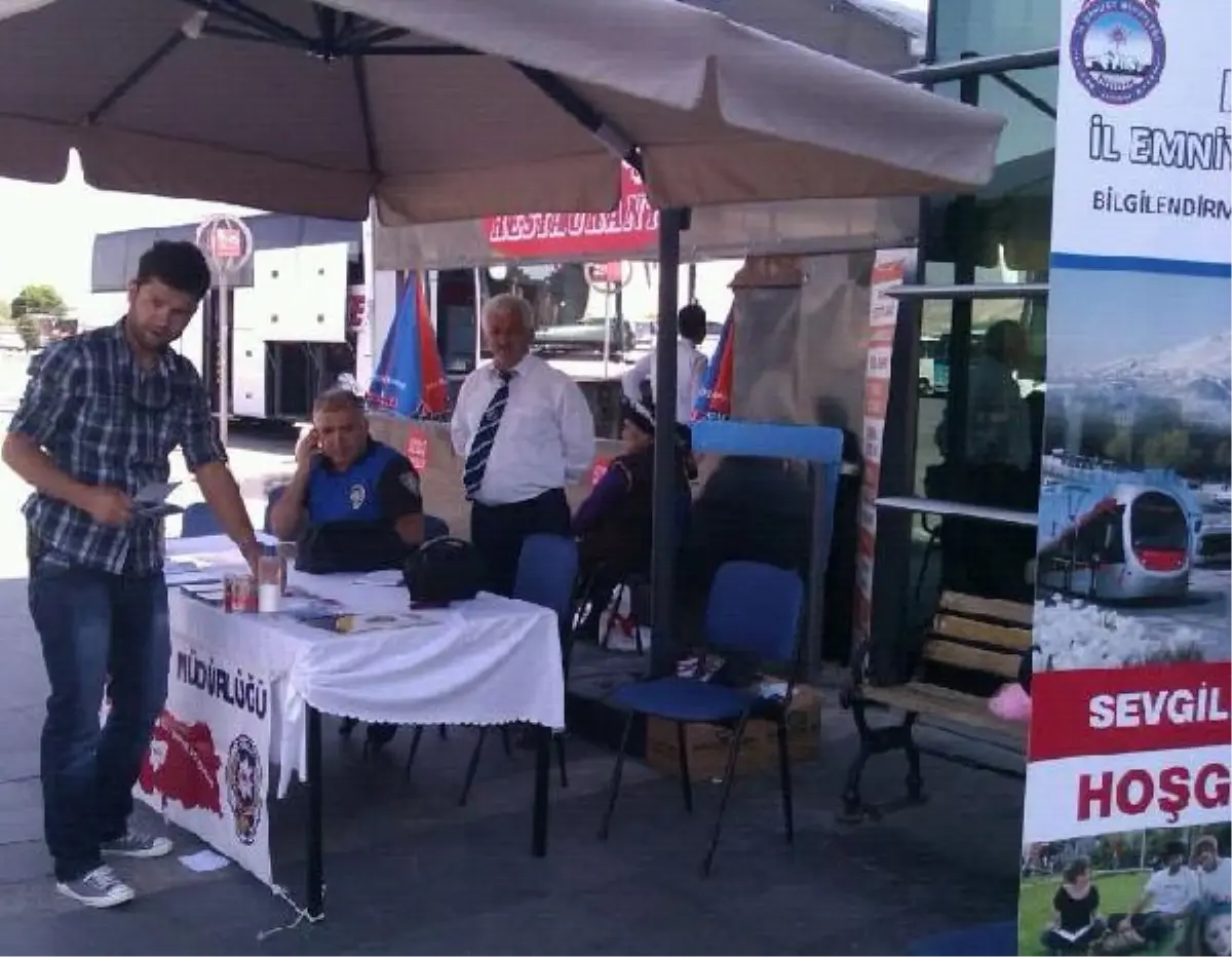 Kayseri Polisinden Üniversiteli Gençlere \'İlk Adımda Dost Eli\'