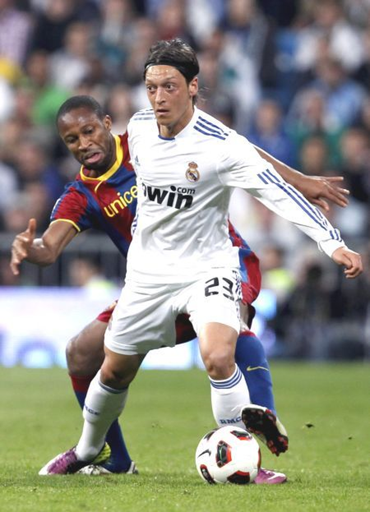 Mesut Özil\'i Arsenal Kaptı