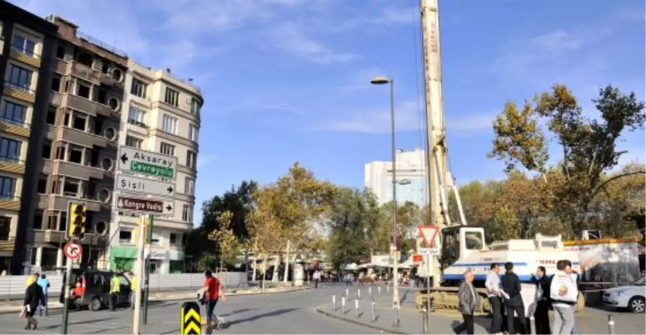 Taksim Meydanı Trafiğe Kapatıldı