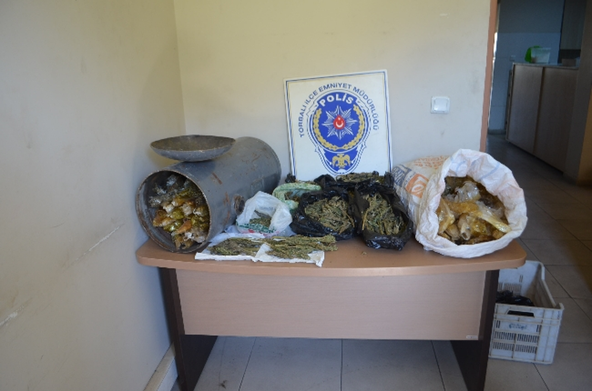Tavuk Kümesinde 2 Kilo Esrar Yakalandı