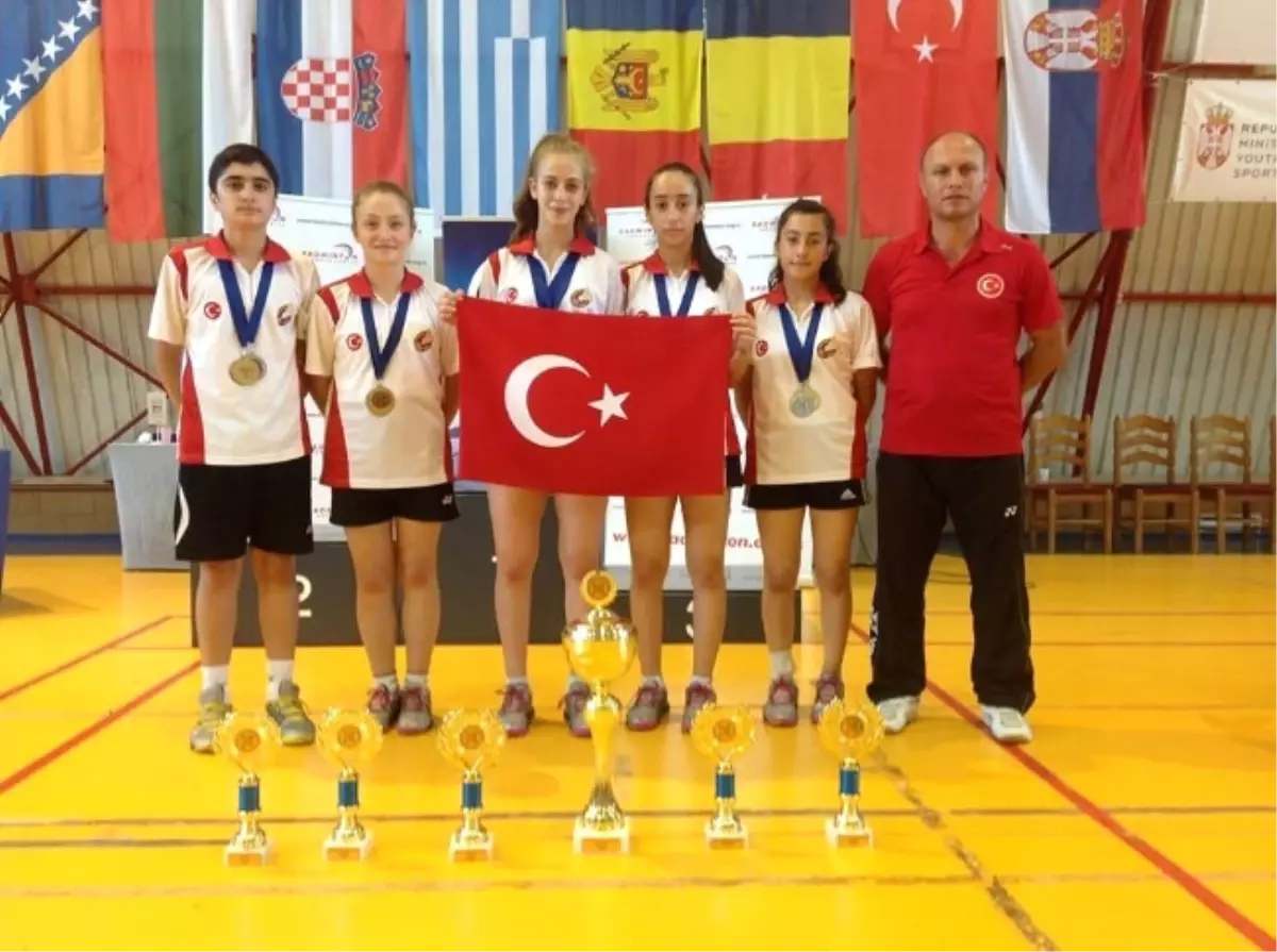 Badminton Milli Takım Sırbistan\'dan Şampiyon Döndü