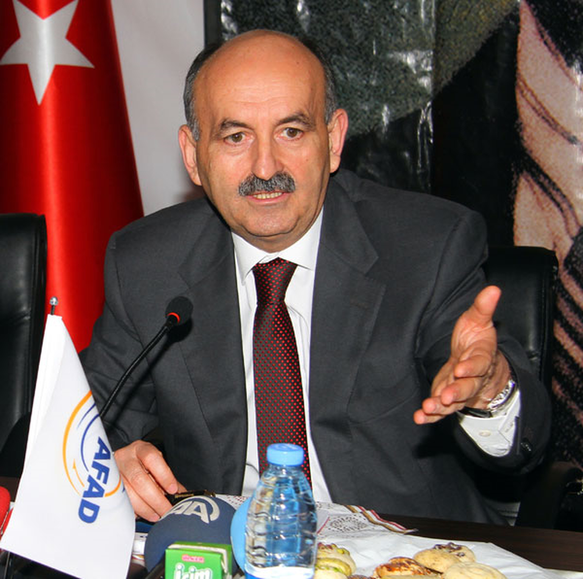 Bakan Müezzinoğlu.Kadınların Yüzde 87\'si, Erkeklerin İse Yüzde 77\'si Yeterli Ölçüde Fiziksel...