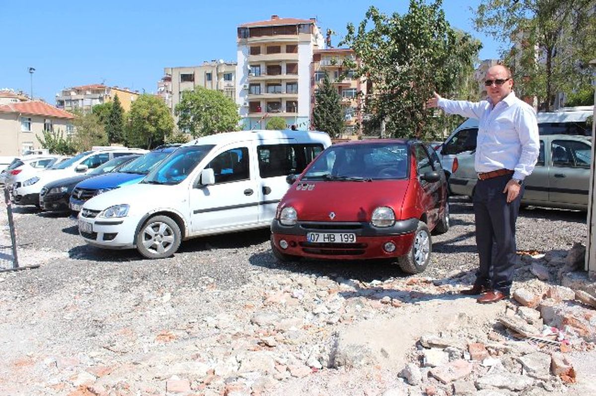 Başkan Aday Adayı Gürcan\'dan Otopark Eleştirisi